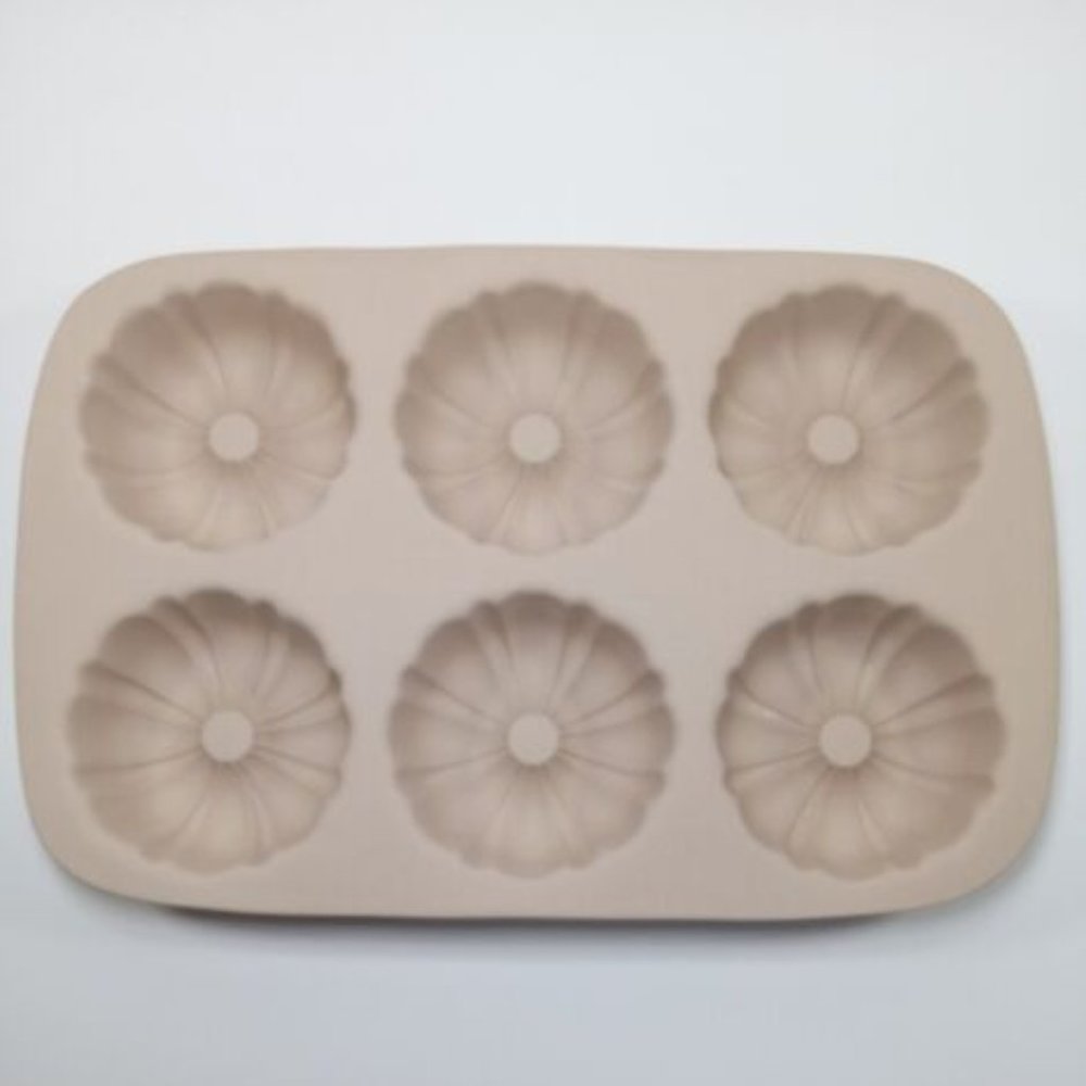 The Pampered Chef Mini Fluted Bundt Cake Pan Family Heritage Stoneware (Retired)
